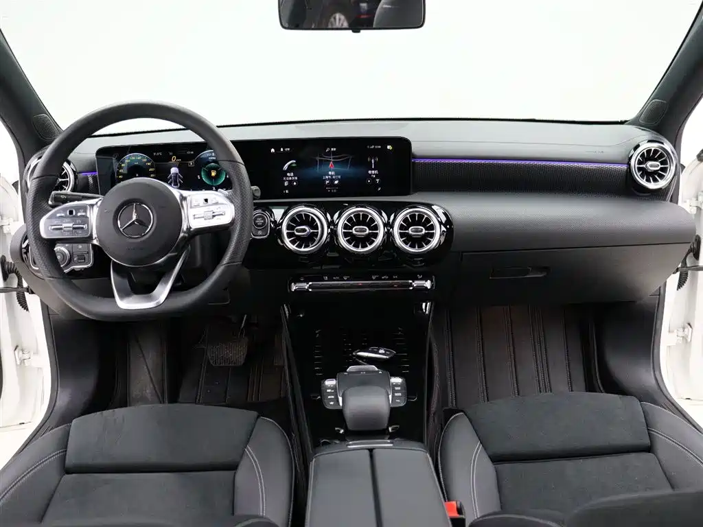 Mercedes-Benz A-Class 2021 A 200 L Sport Sedan Fashion Edition фото 11