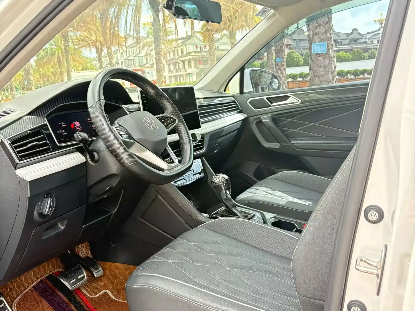 Volkswagen Tiguan L 2022 380TSI Automatic 4WD R-Line Cross Edition 7-Seater фото 7
