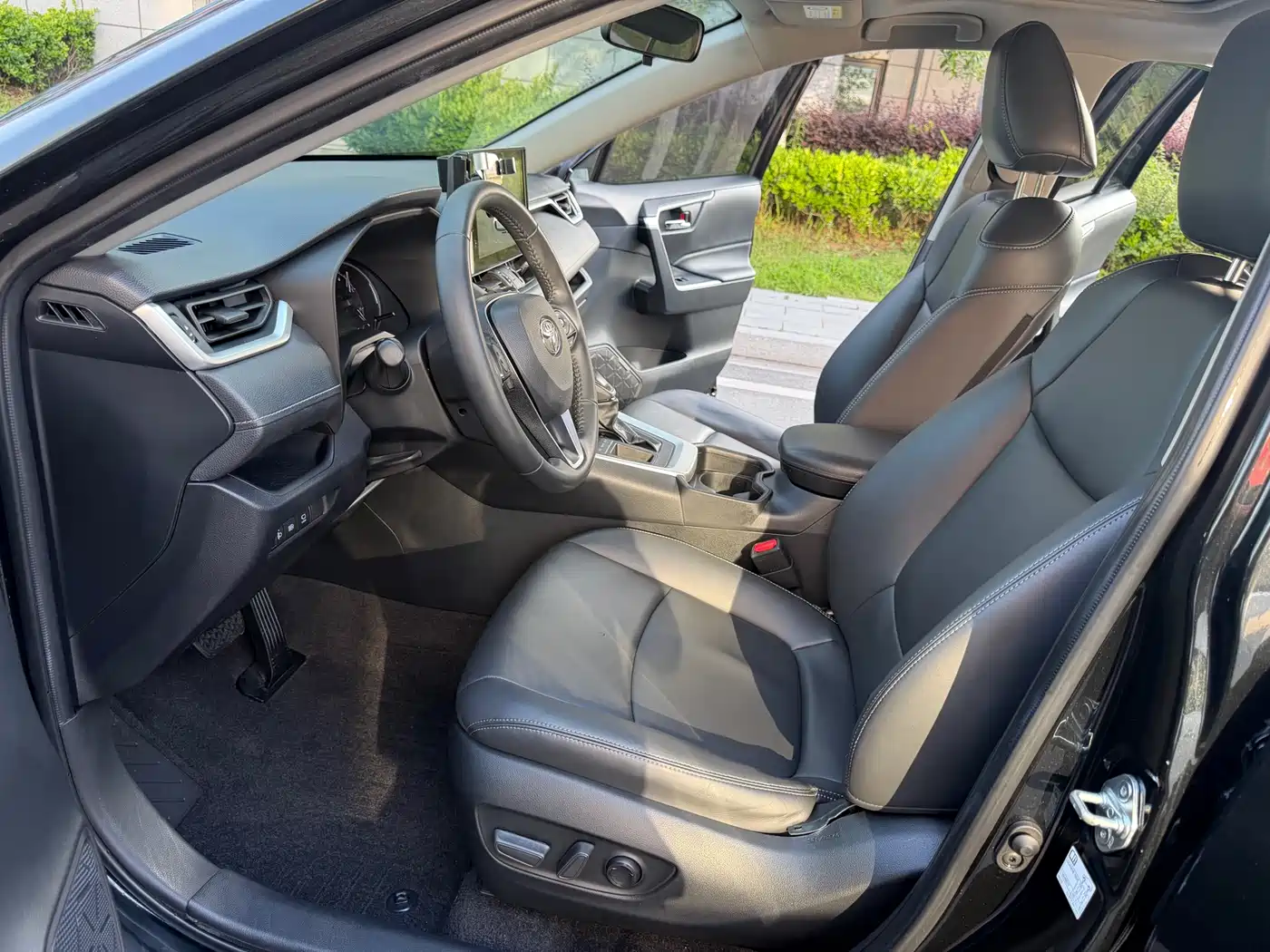 Toyota RAV4 Rongfang 2022 2.0L CVT 2WD Trend Edition фото 8
