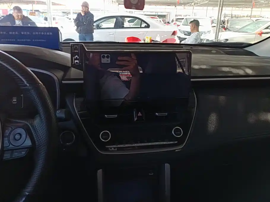 Toyota Frontlander 2024 2.0L Smart Hybrid Dual Engine Luxury Edition фото 13