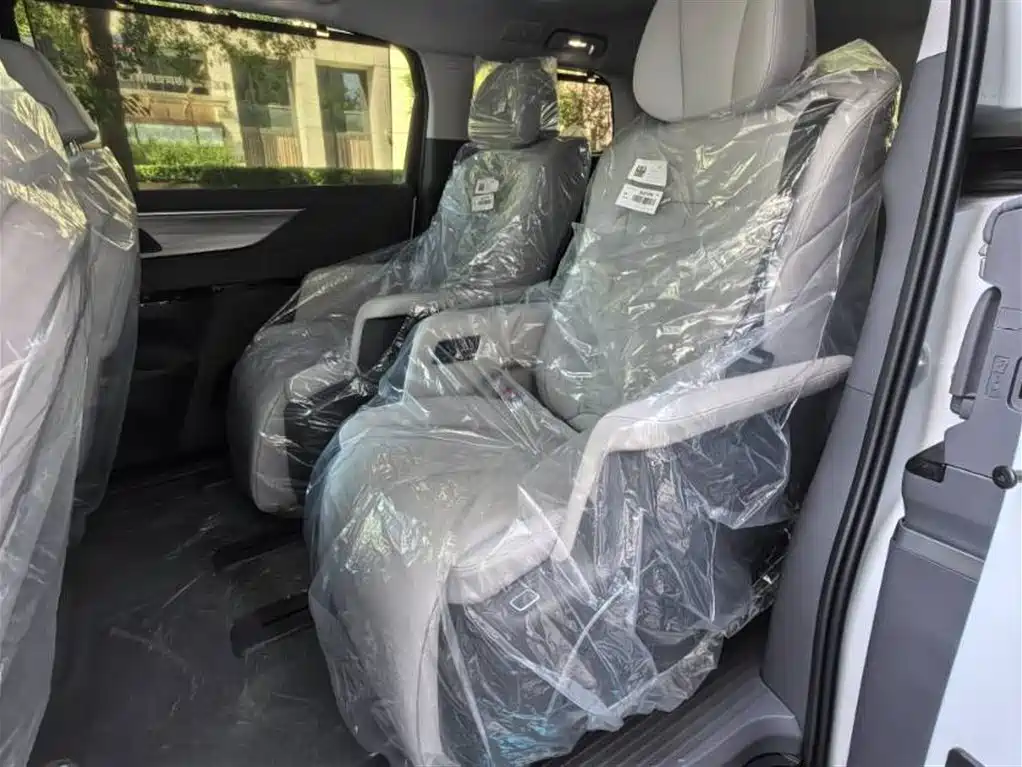 Buick GL8 2025 Land Honor Premium Edition фото 9