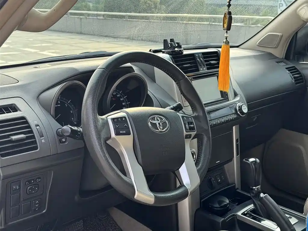 Toyota Prado 2010 4.0L Automatic TX-L фото 4