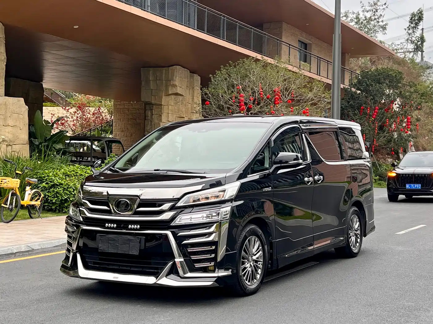 Toyota Vellfire 2020 Twin Engine 2.5L HV Luxury Edition