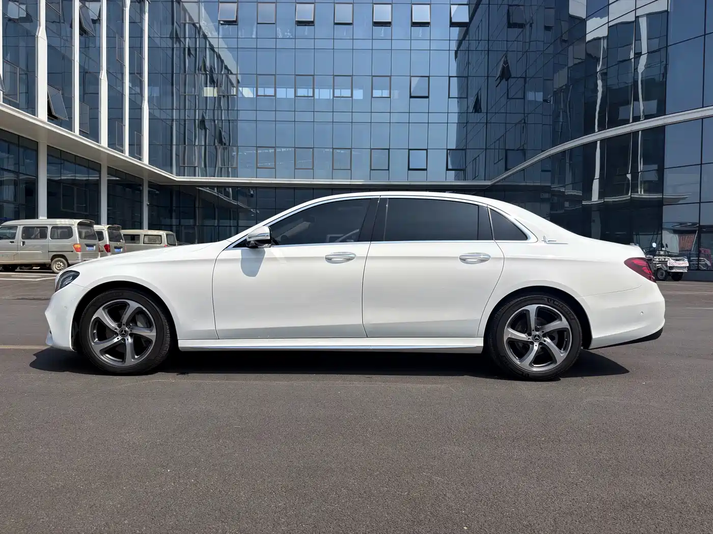 Mercedes-Benz E-Class 2019 Facelift E 300 L Sport Luxury фото 3