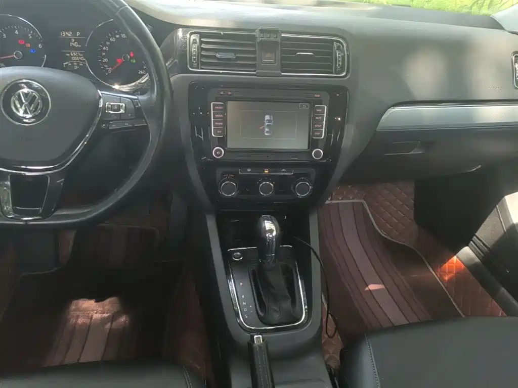 Volkswagen Sagitar 2017 1.6L Automatic Comfort фото 13