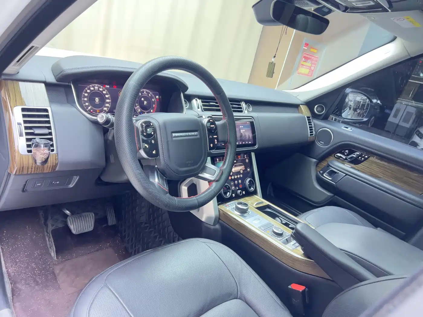 Land Rover Range Rover 2018 3.0 SC V6 Vogue Heritage Extended Edition фото 6