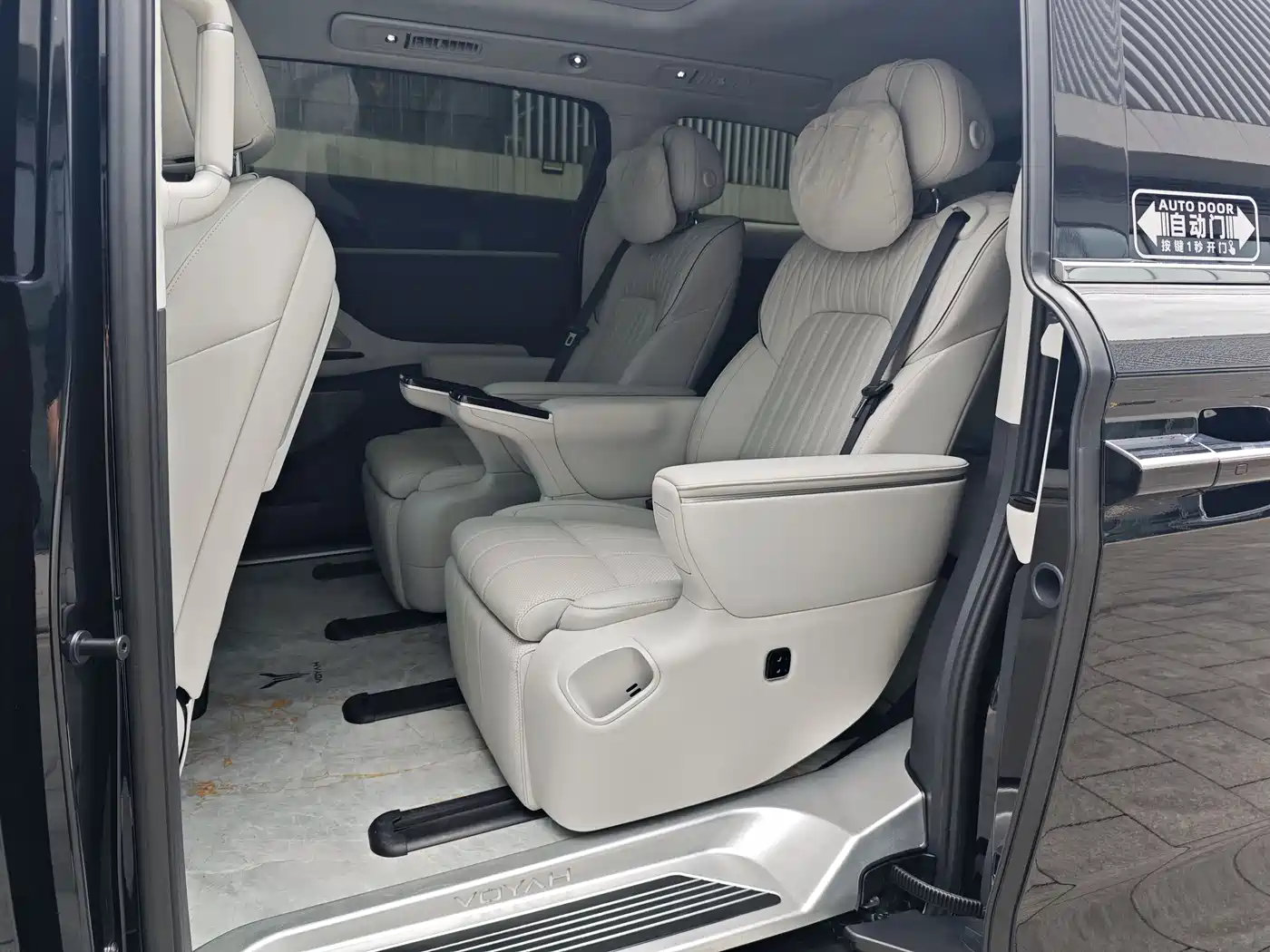 Voyah Auto Voyah Dreamer 2025 PHEV AWD Flagship Qian Kun Edition фото 13