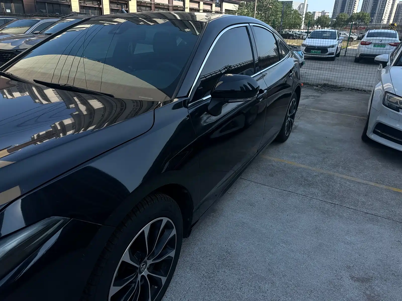 Photo 4 - Toyota Avalon