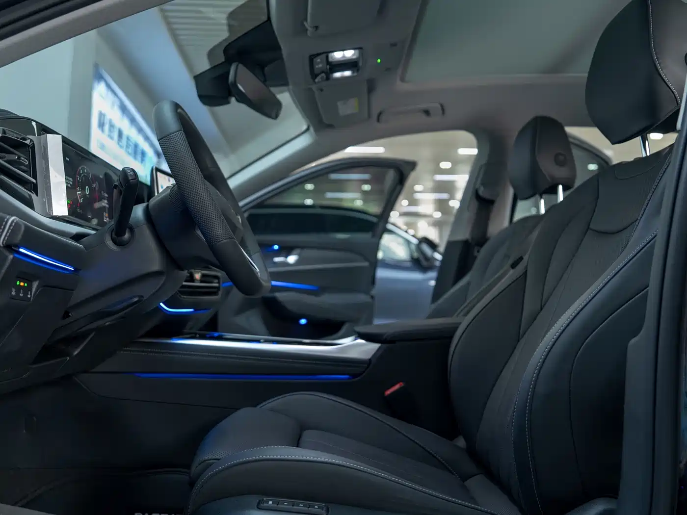 Volkswagen Passat 2025 Pro 380TSI Dragon Glory Edition фото 12
