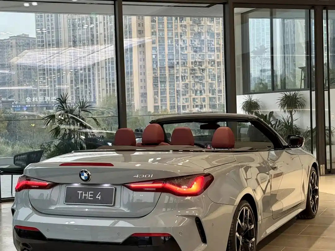 BMW 4 Series 2024 430i Convertible M Sport Shadow Edition фото 2