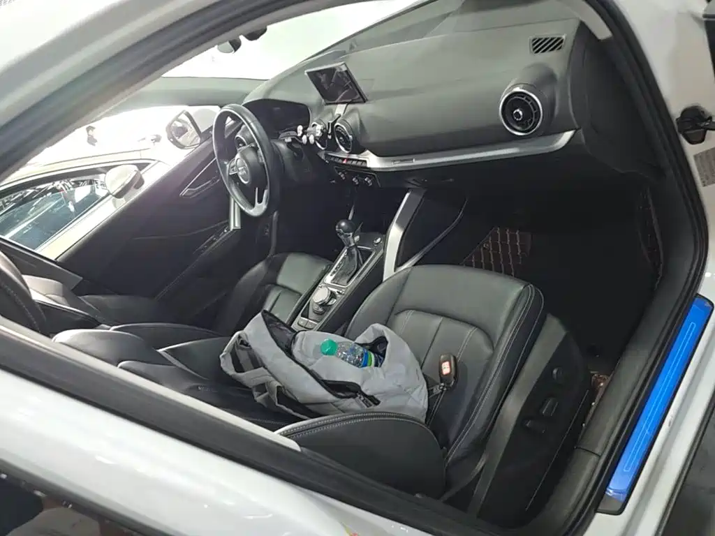 Photo 25 - Audi Q2L
