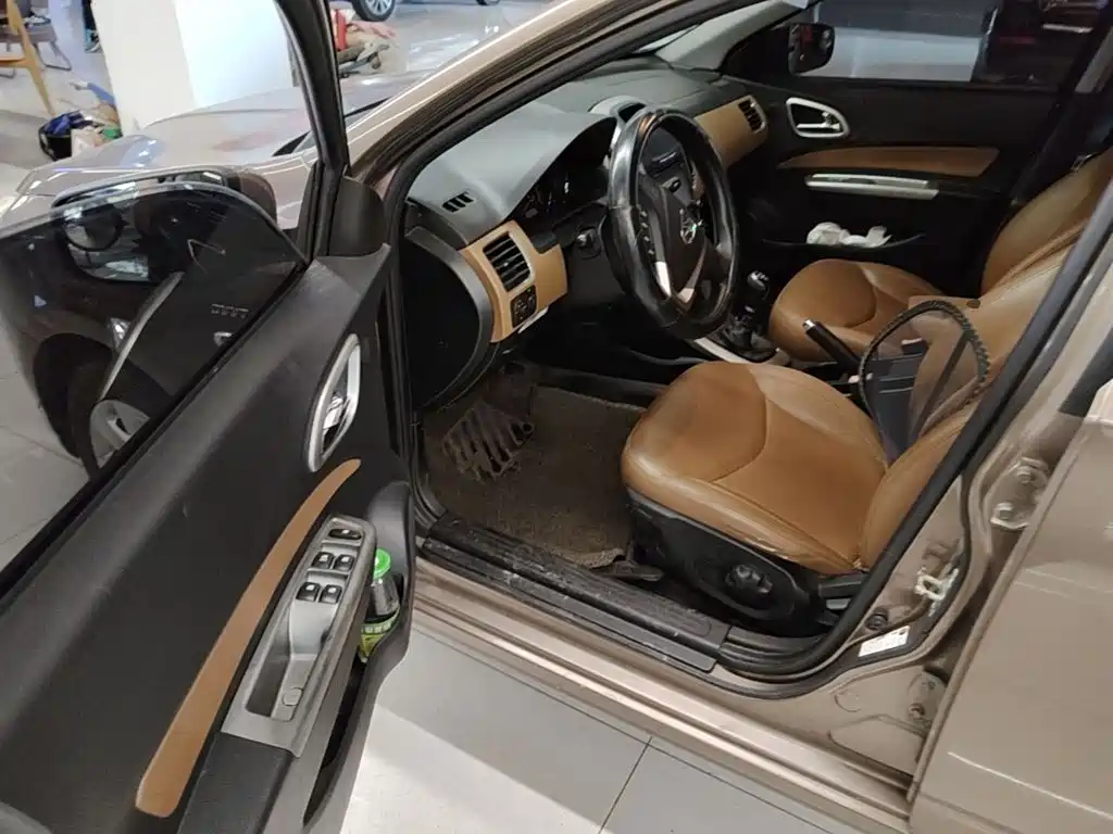 Baojun 630 2014 2013 1.5L Manual Elite
