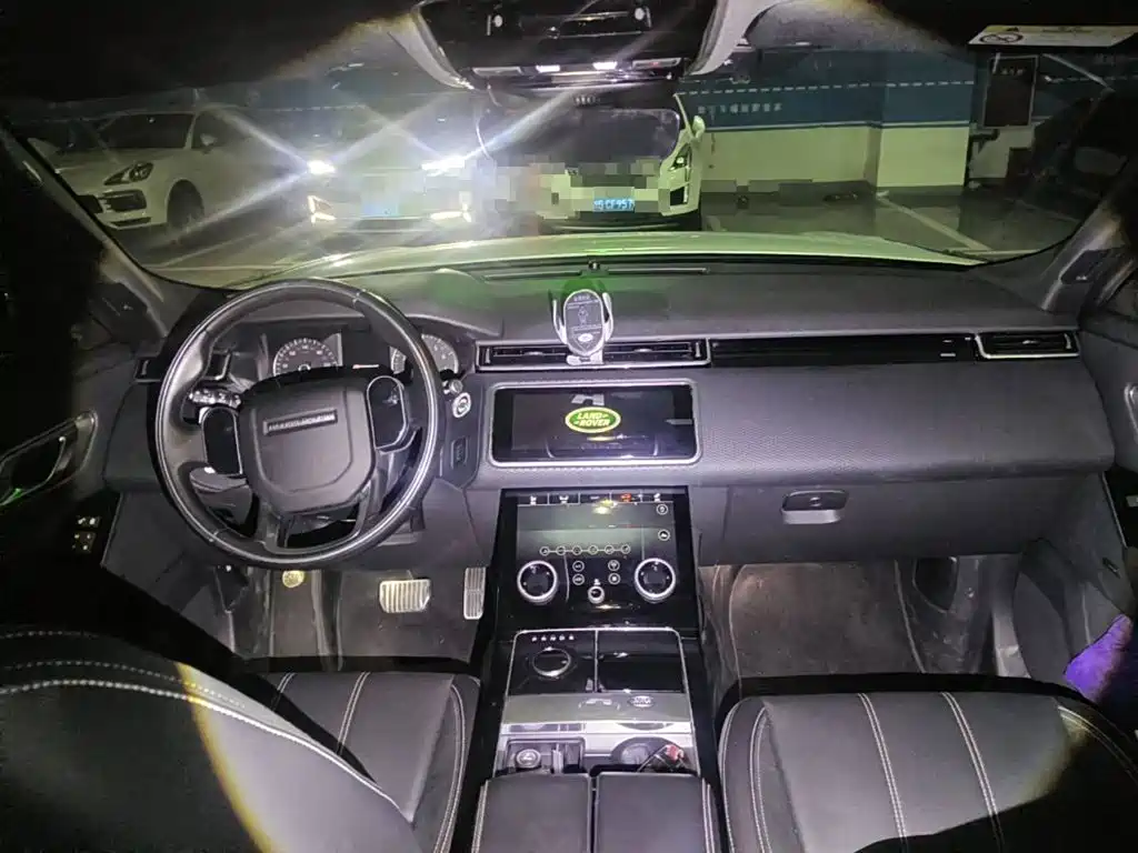 Фото 10 - Land Rover Range Rover Velar