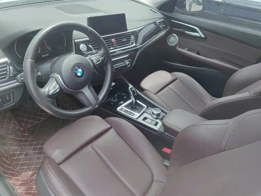 BMW 1 Series 2021 120i M Sport Shadow Edition фото 12