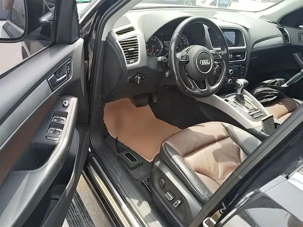 AUDI Q5