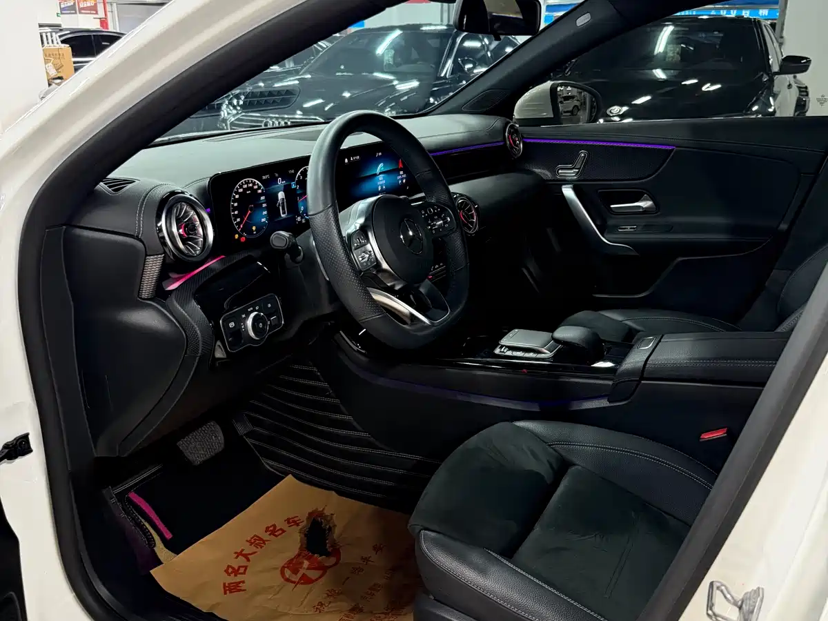 Mercedes-Benz A-Class 2021 A 200 L Sport Sedan Dynamic Type фото 4