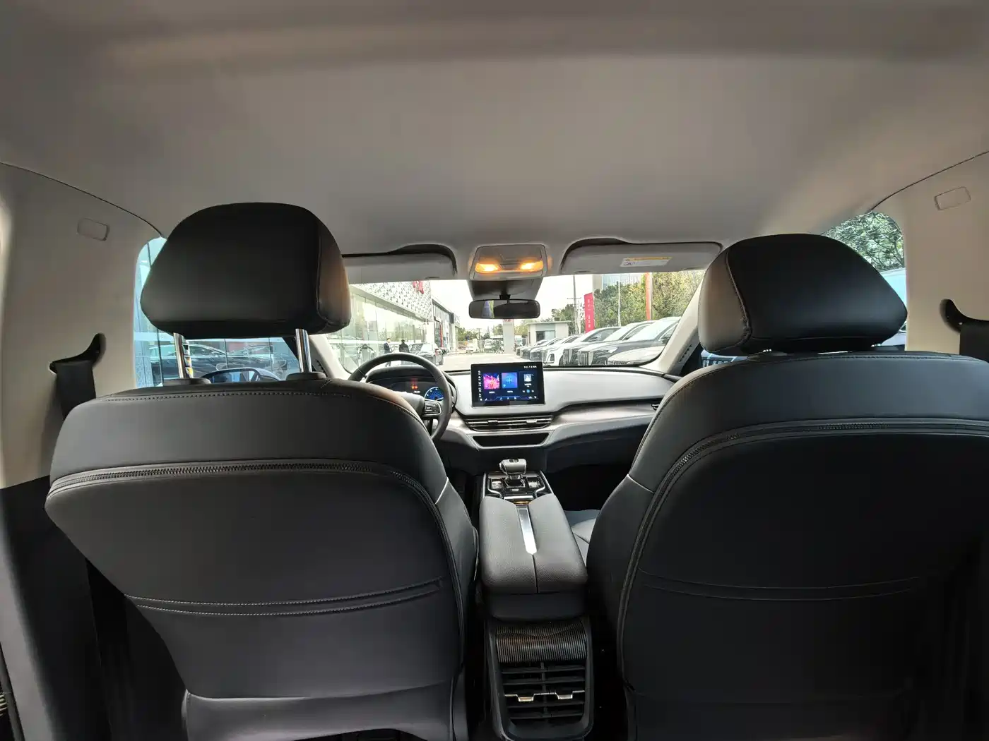 Hongqi E-QM5 2023 Facelift Basic Travel Edition фото 12