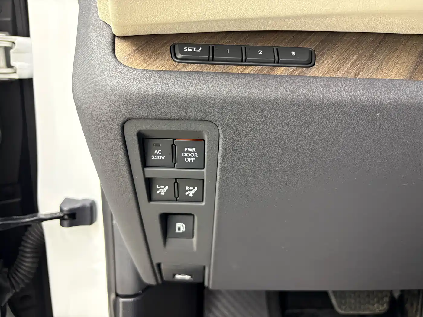 Lexus LM 2025 2023 500h 6-Seater Prestige Edition