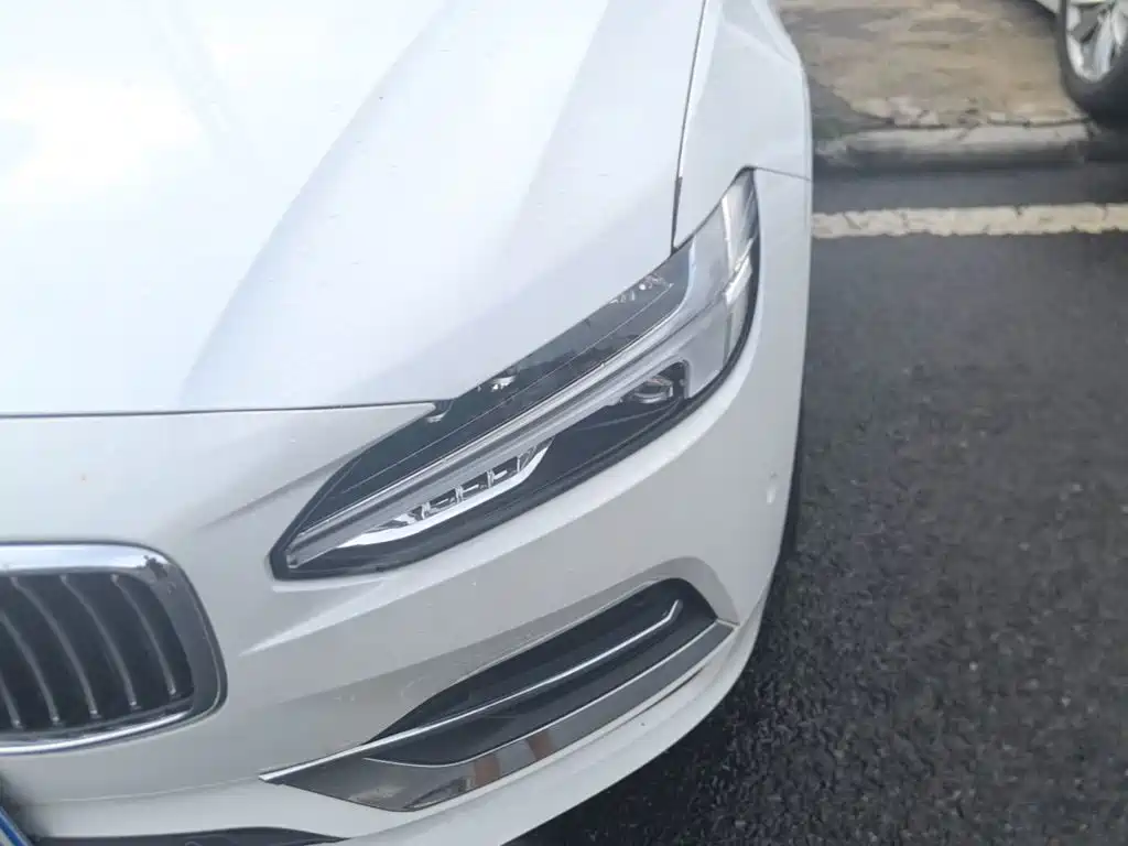 Photo 24 - Volvo S90