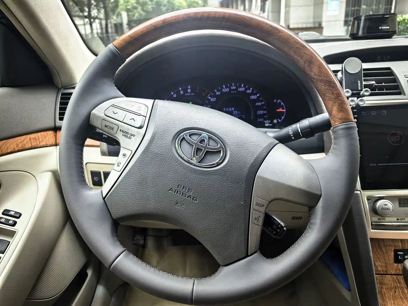 Photo 8 - Toyota Camry