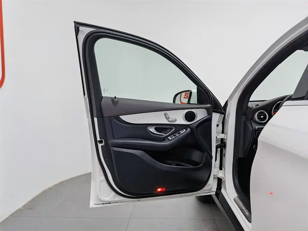 Mercedes-Benz GLC 2018 Facelift GLC 200 4MATIC фото 8