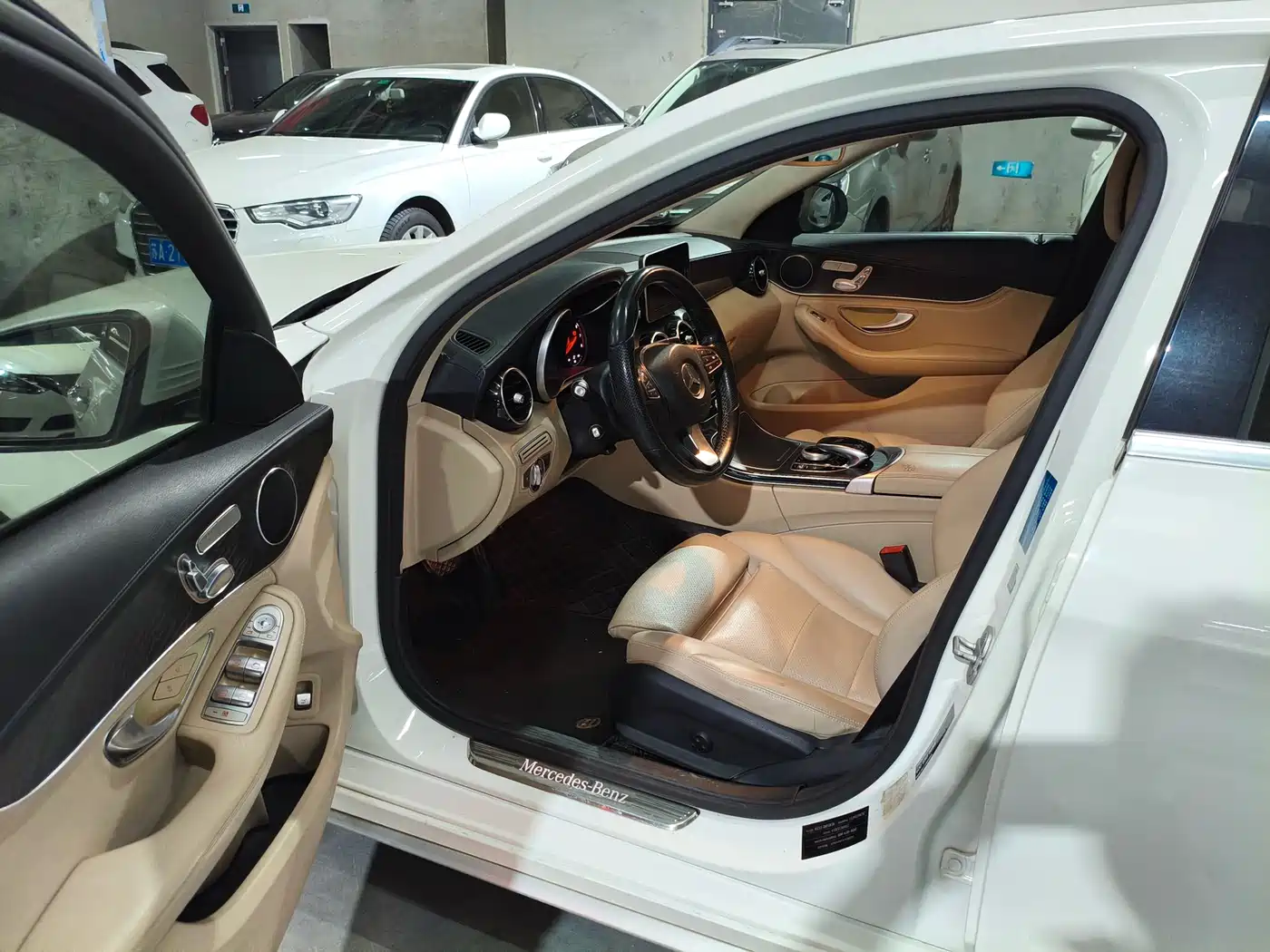 Mercedes-Benz C-Class 2015 Facelift C 200 L Sport фото 8