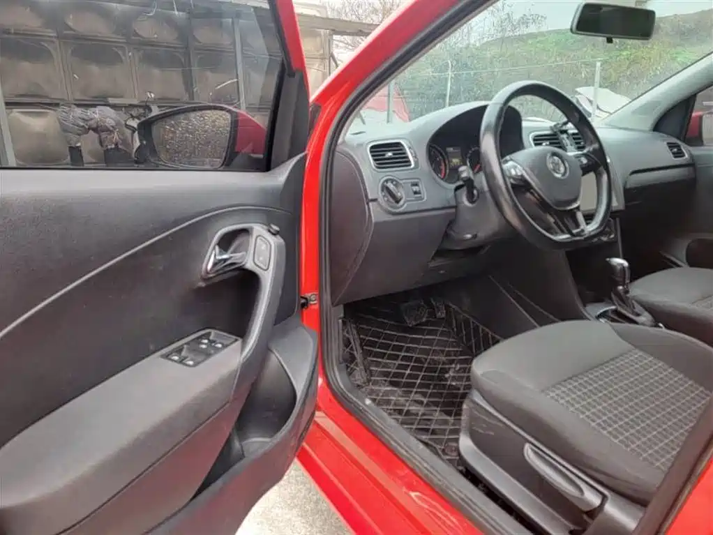 Volkswagen Polo 2016 1.6L Automatic Comfort фото 8
