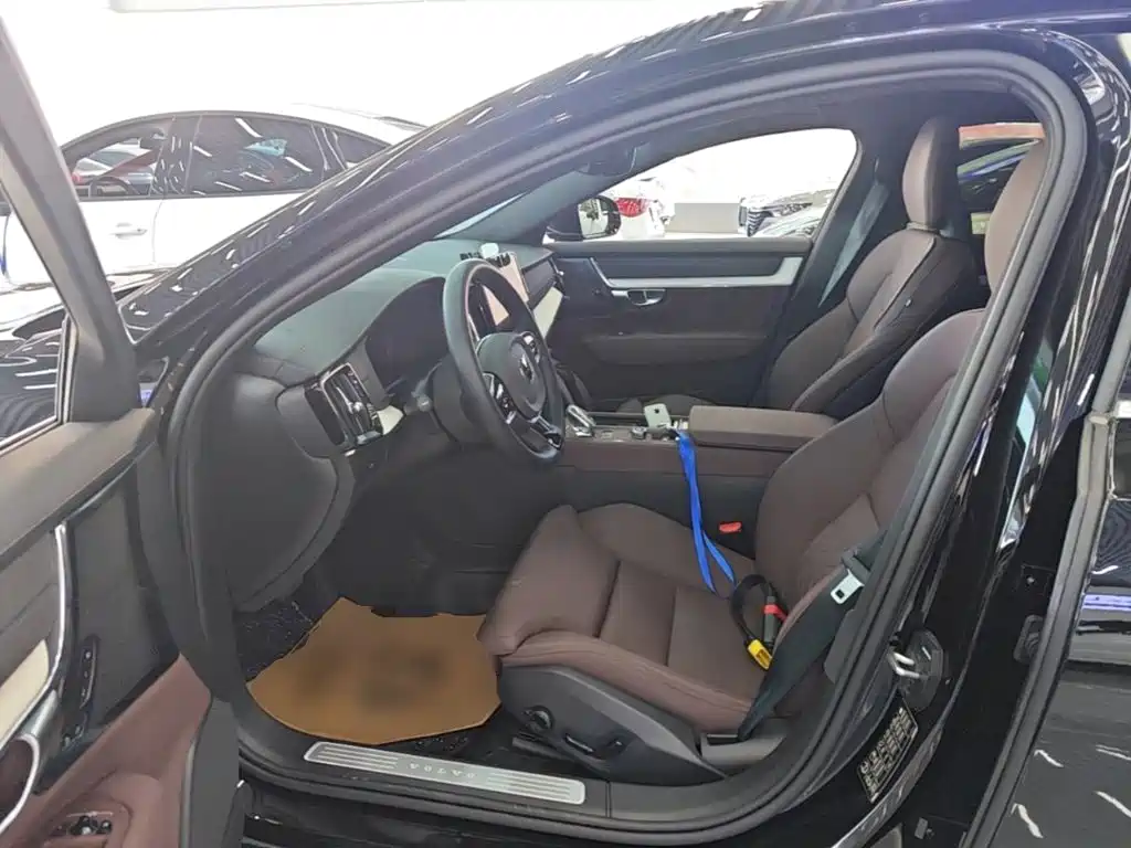 Photo 16 - Volvo S90