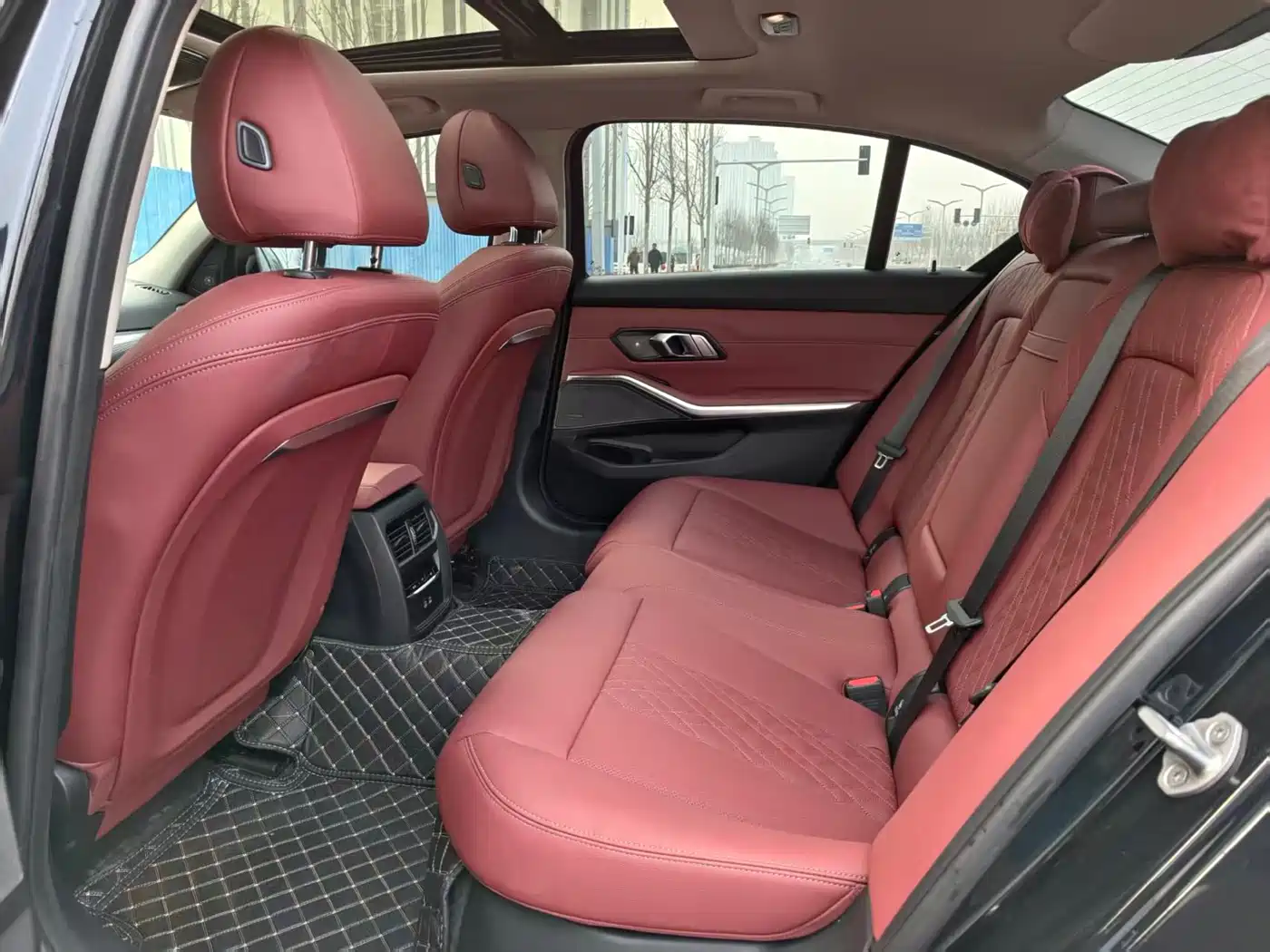 BMW 3 Series 2025 330Li M Sport Night Edition фото 6