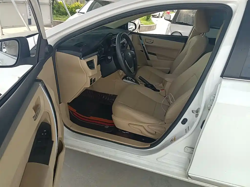 Toyota Corolla 2014 1.6L CVT GL-i фото 15