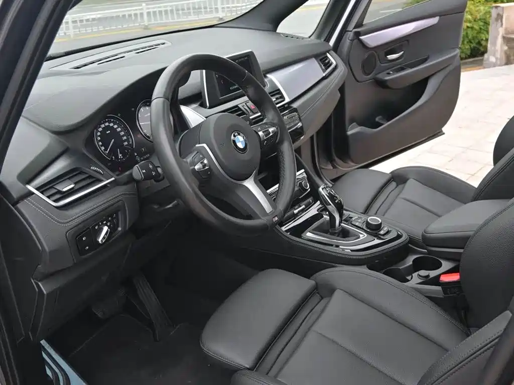 BMW 2 Series Gran Tourer 2019 220i Premium Sport Package фото 12
