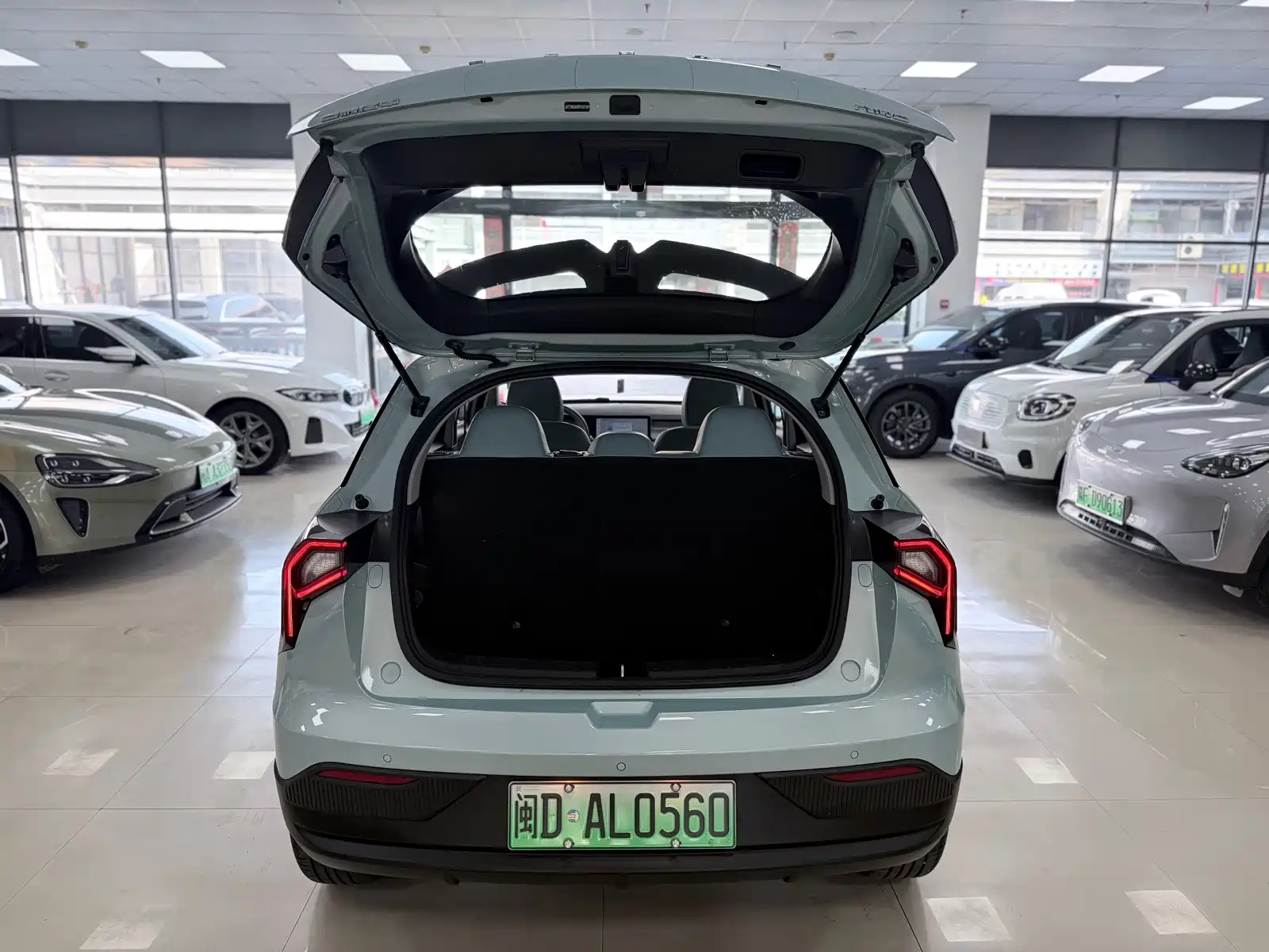Фото 10 - Geely Geometry E Firefly