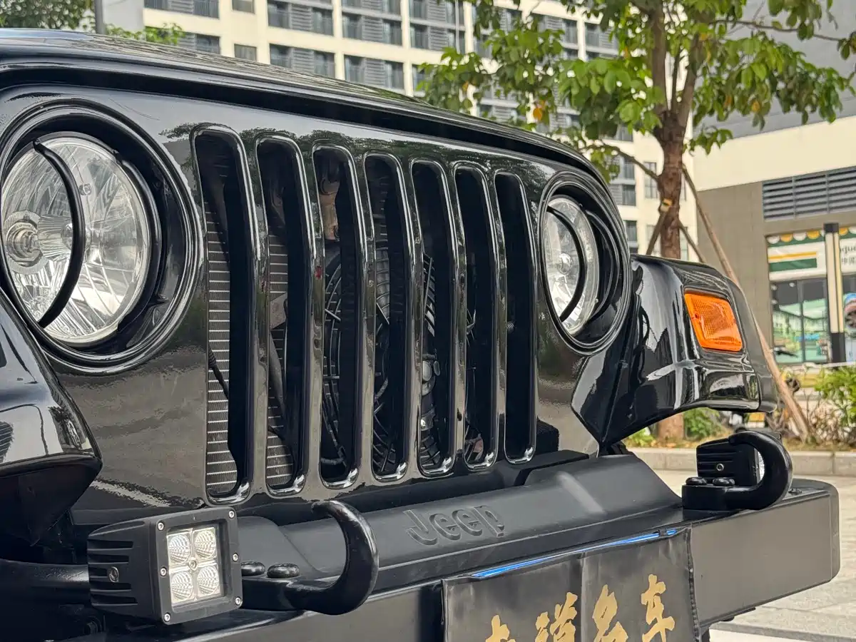 Photo 9 - Jeep Wrangler