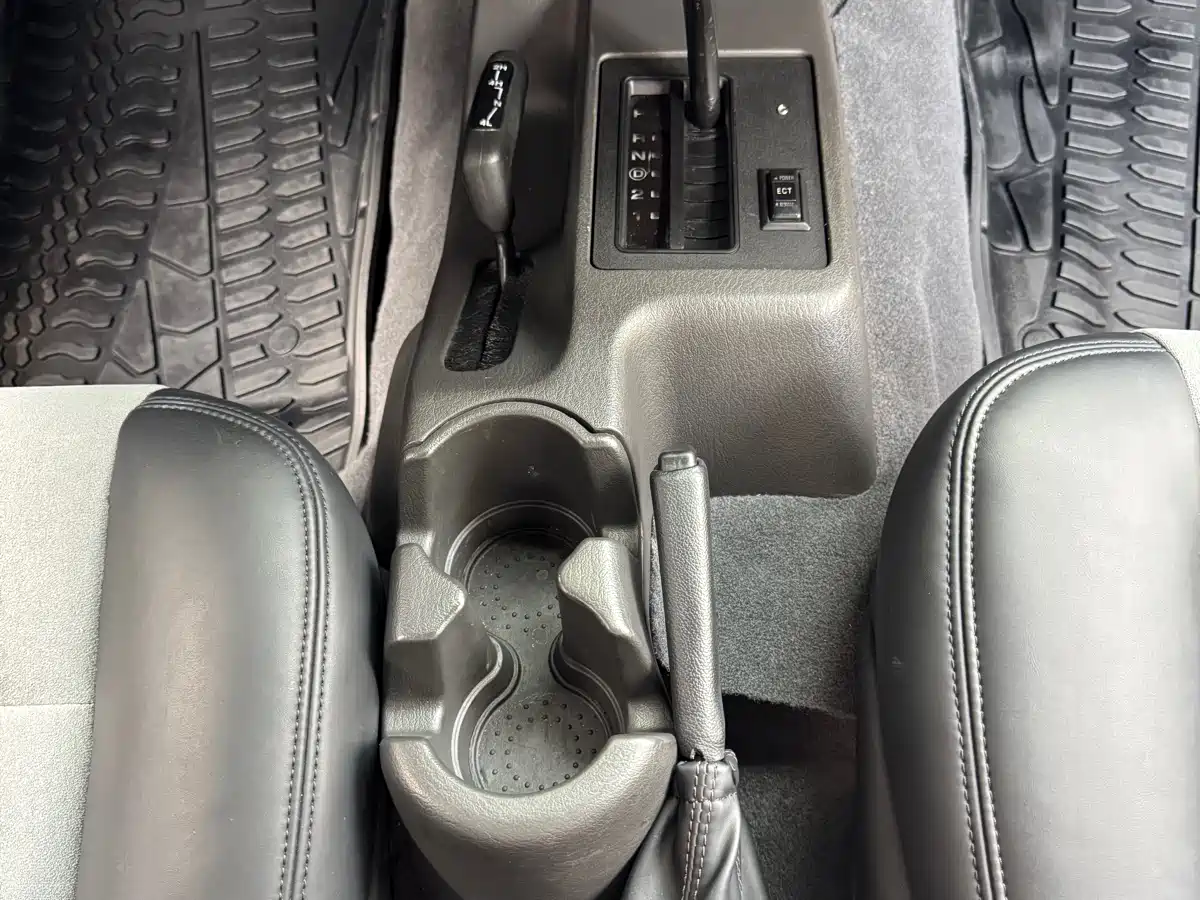 Photo 17 - Jeep Wrangler
