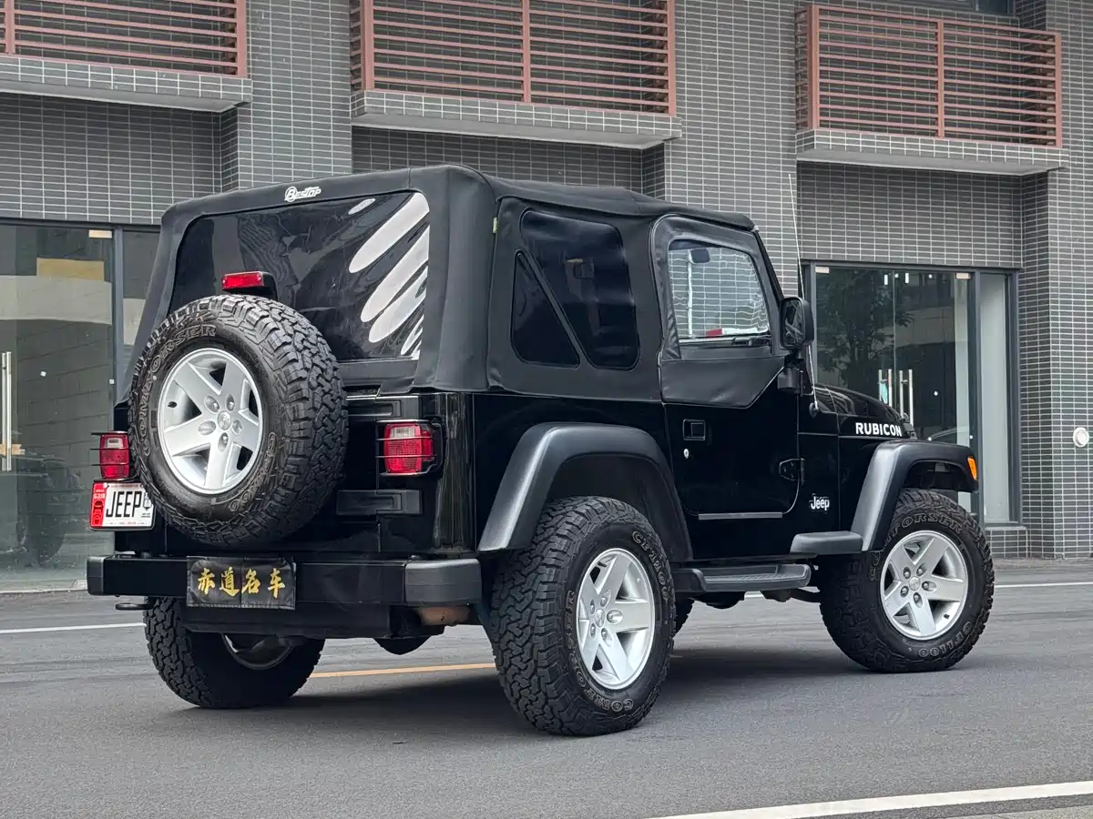 Photo 8 - Jeep Wrangler
