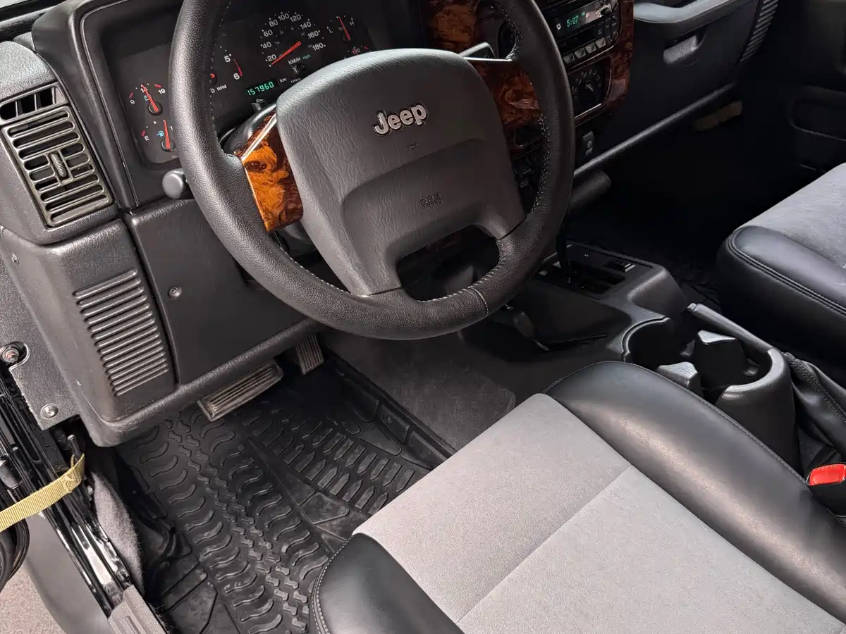 Photo 14 - Jeep Wrangler