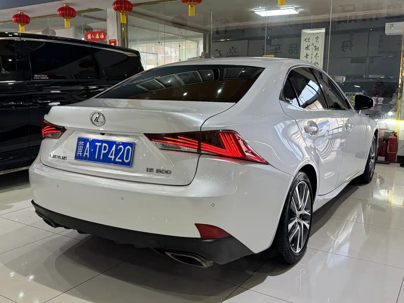Lexus IS 2017 300 Leading Edition фото 10