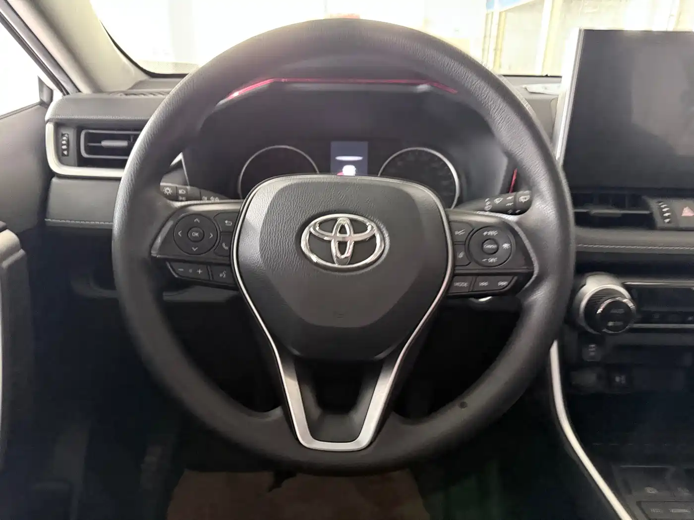 Toyota Wildlander 2021 2.0L CVT 4WD Luxury Edition фото 14