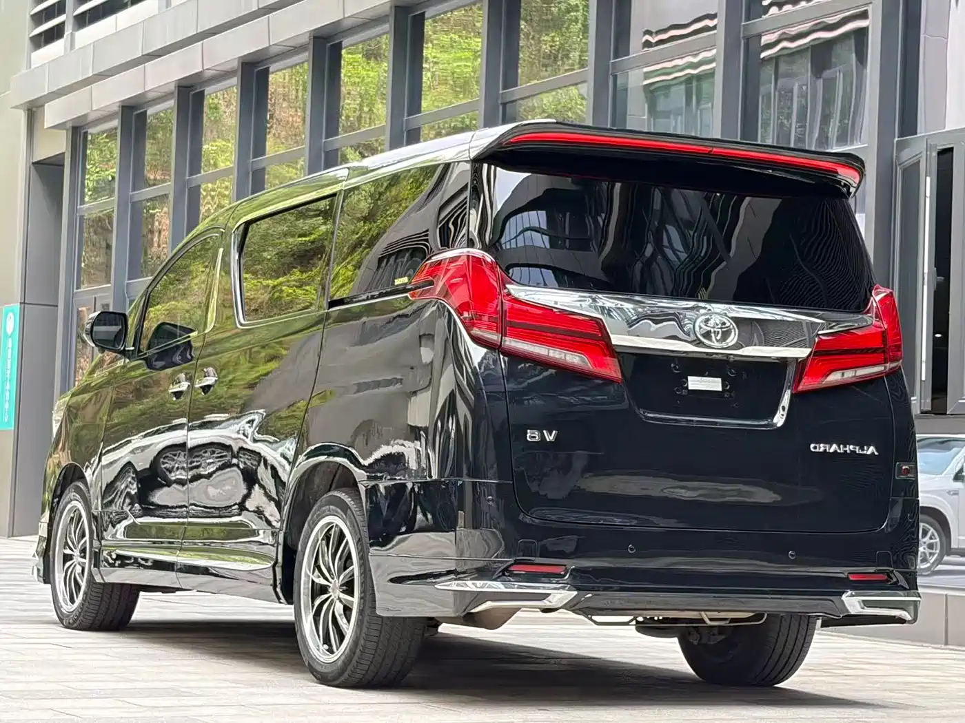 Toyota Alphard 2012 3.5L Luxury Edition фото 11