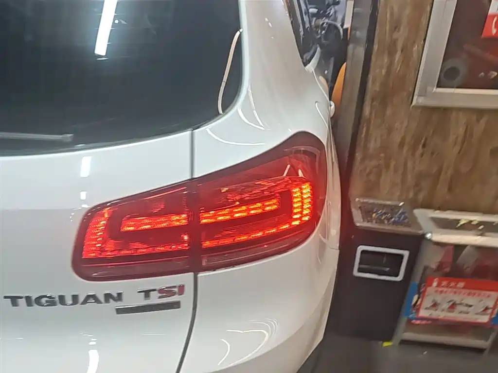 Volkswagen Tiguan 2015 1.8TSI Automatic 2WD Trendline фото 8