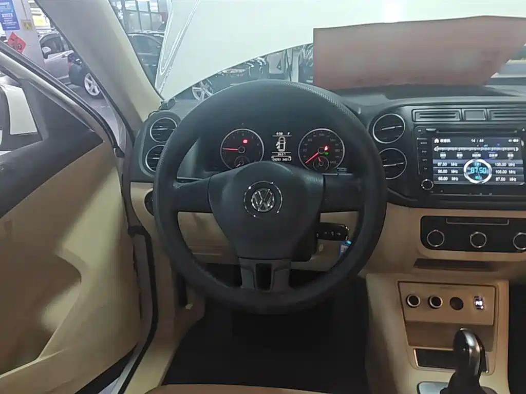 Volkswagen Tiguan 2015 1.8TSI Automatic 2WD Trendline фото 11