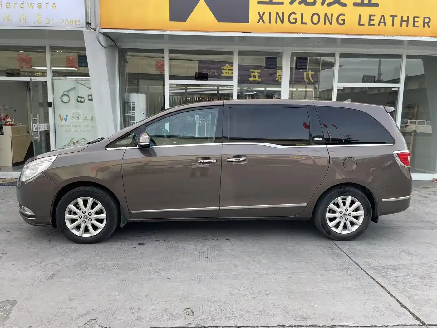 Buick GL8 2013 3.0L GT Luxury Business Elegance Edition фото 3