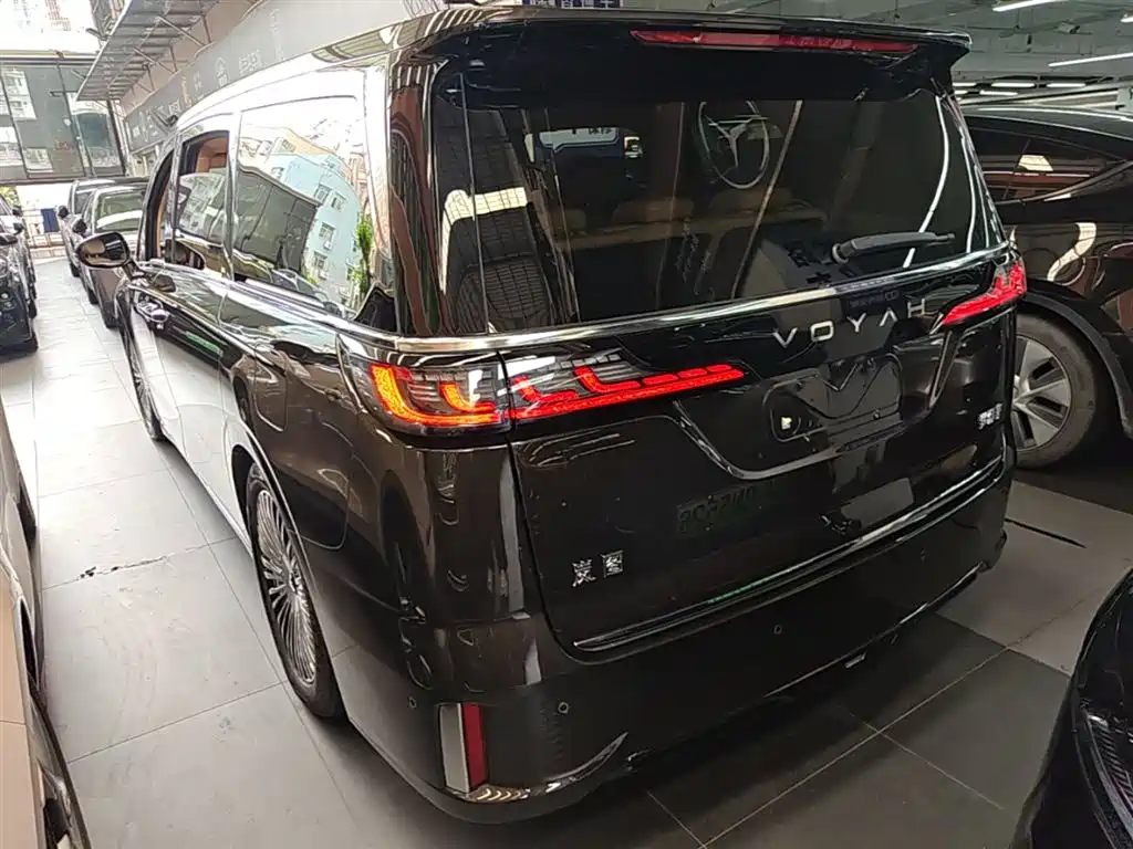 Voyah Auto Voyah Dreamer 2025 PHEV AWD Flagship Kunpeng Edition фото 5