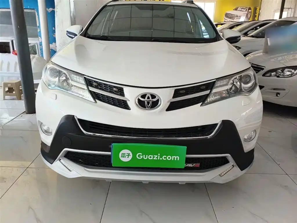 Toyota RAV4 Rongfang 2015 2.5L Automatic 4WD Elite Edition фото 3