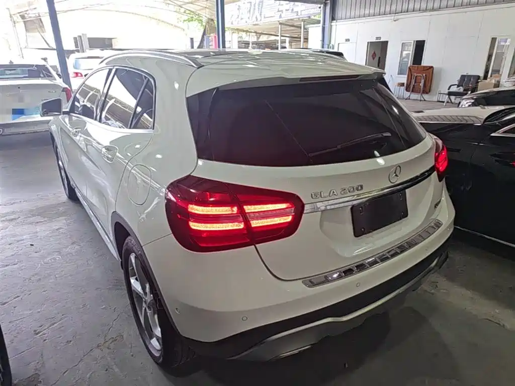 Mercedes-Benz GLA 2018 GLA 200 Dynamic фото 5