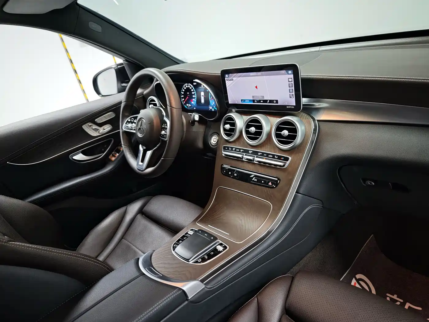 Mercedes-Benz GLC 2022 Model GLC 300 L 4MATIC Dynamic Edition фото 10