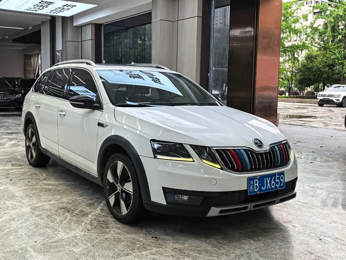 Škoda Octavia 2018 Model Wagon TSI280 DSG Luxury Edition фото 3