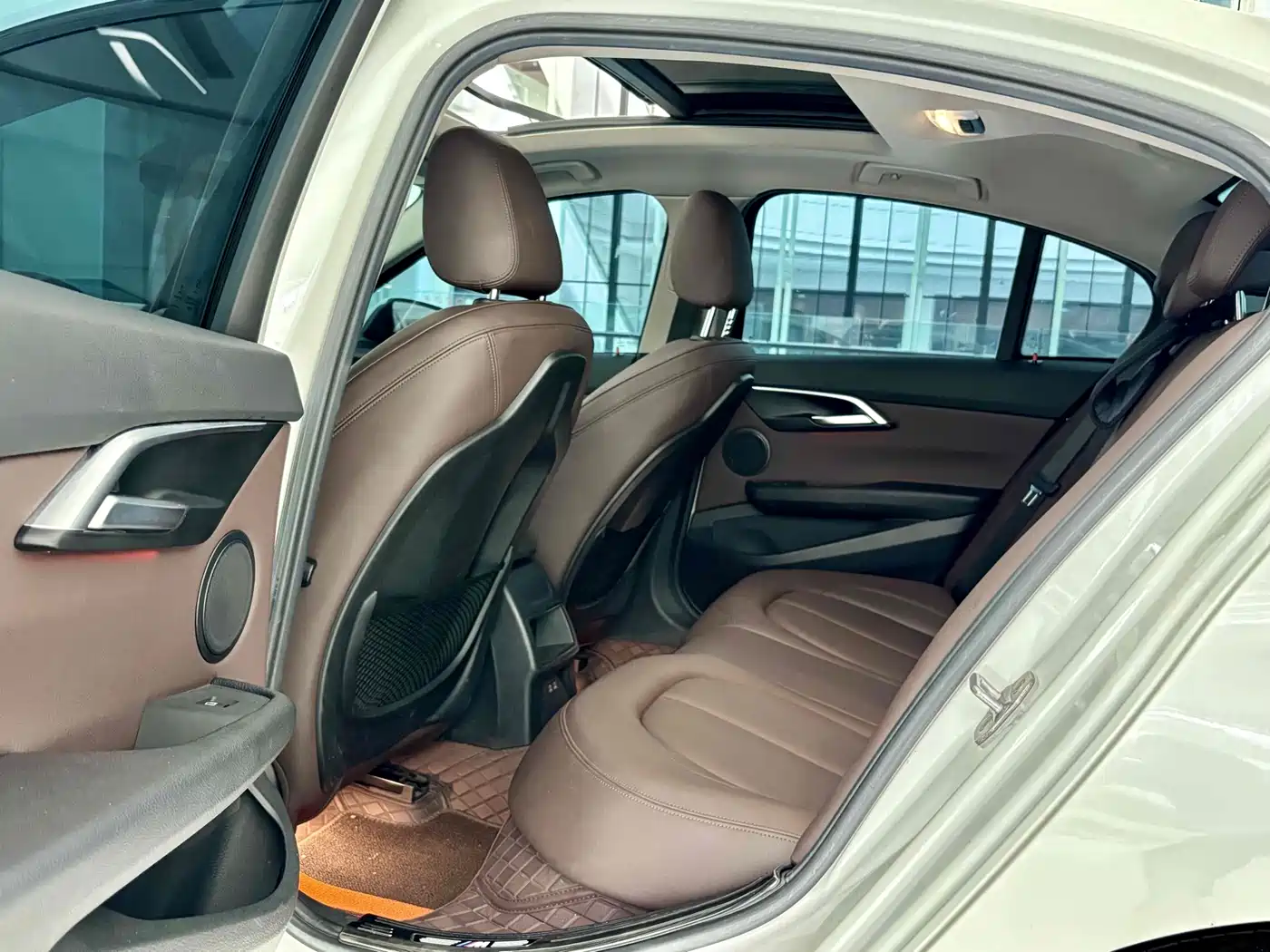 BMW 1 Series 2019 120i Leading M Sport Package фото 9