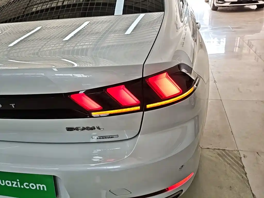 Photo 8 - Peugeot 508
