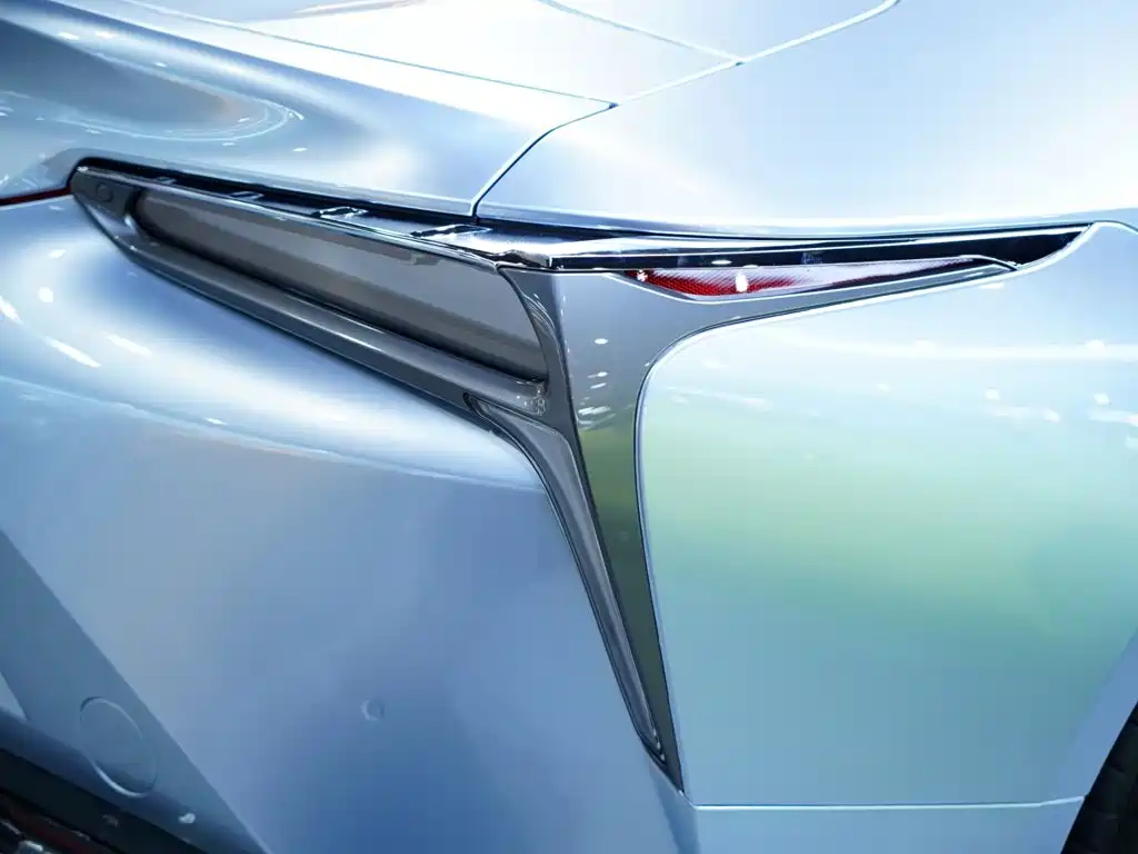 Фото 28 - Lexus LC